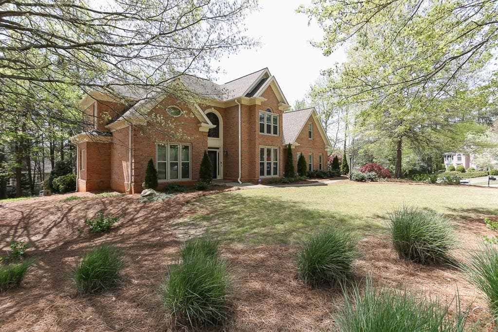 4 bedroom, 5 bathroom, 4,089 sq ft single family residence sold at 300 CHICKERING LAKE Court, Roswell, GA 30075