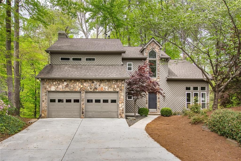 4 bedroom, 3 bathroom, 2,581 sq ft single family residence sold at 220 Wessex Court, Atlanta, GA 30328