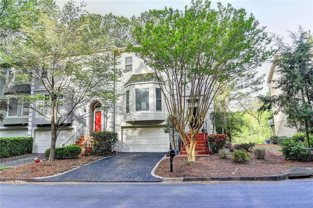 3 bedroom, 4 bathroom, 2,370 sq ft townhouse sold at 8840 Niblick Drive, Alpharetta, GA 30022