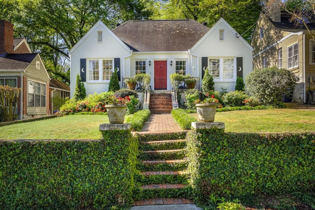 3 bedroom, 2 bathroom, 2,016 sq ft single family residence sold at 833 DREWRY Street, Atlanta, GA 30306