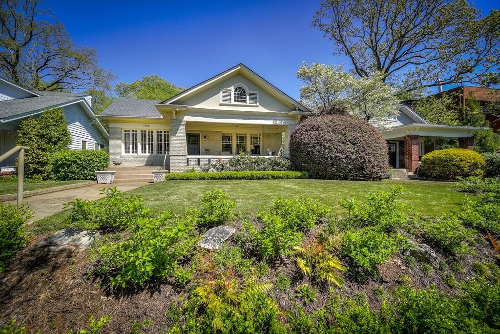 3 bedroom, 2 bathroom, 1,695 sq ft single family residence sold at 1012 BELLEVUE Drive, Atlanta, GA 30306
