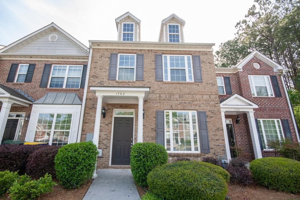 3 bedroom, 3 bathroom, 1,440 sq ft townhouse sold at 1702 Heights Circle, Kennesaw, GA 30152