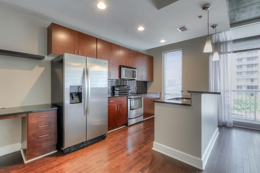 1 bedroom, 1 bathroom, 768 sq ft condominium sold at 44 Peachtree Place 1227, Atlanta, GA 30309