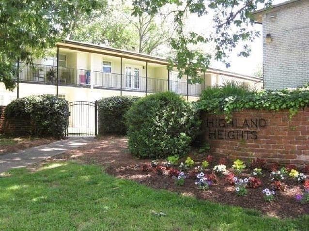 1 bedroom, 1 bathroom, 585 sq ft condominium sold at 897 N Highland Avenue B13, Atlanta, GA 30306