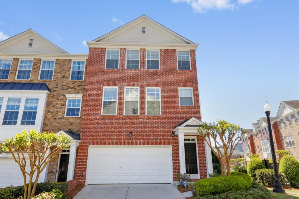 3 bedroom, 4 bathroom, 2,489 sq ft townhouse sold at 3867 Chattahoochee Summit Drive 8, Atlanta, GA 30339