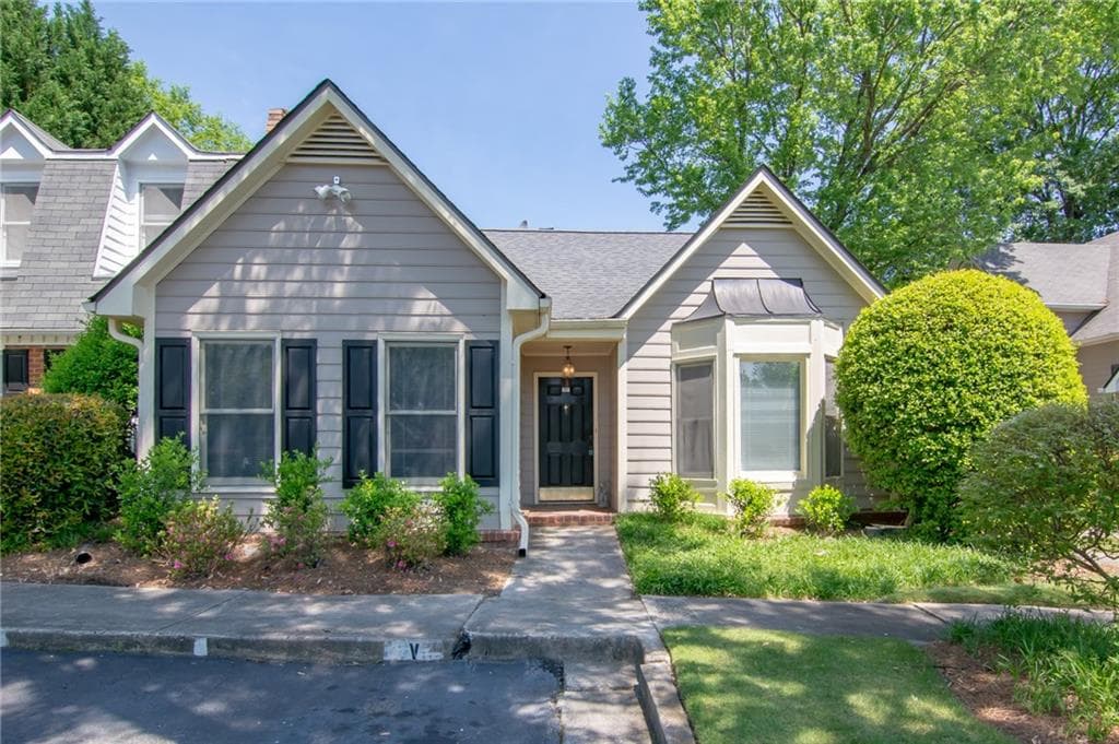 2 bedroom, 2 bathroom, 1,566 sq ft condominium sold at 904 Lenox Hill Court, Atlanta, GA 30324