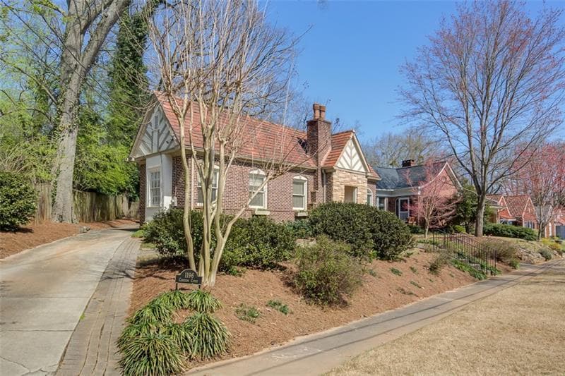 3 bedroom, 2 bathroom, 2,450 sq ft single family residence sold at 1196 Cameron Court, Atlanta, GA 30306