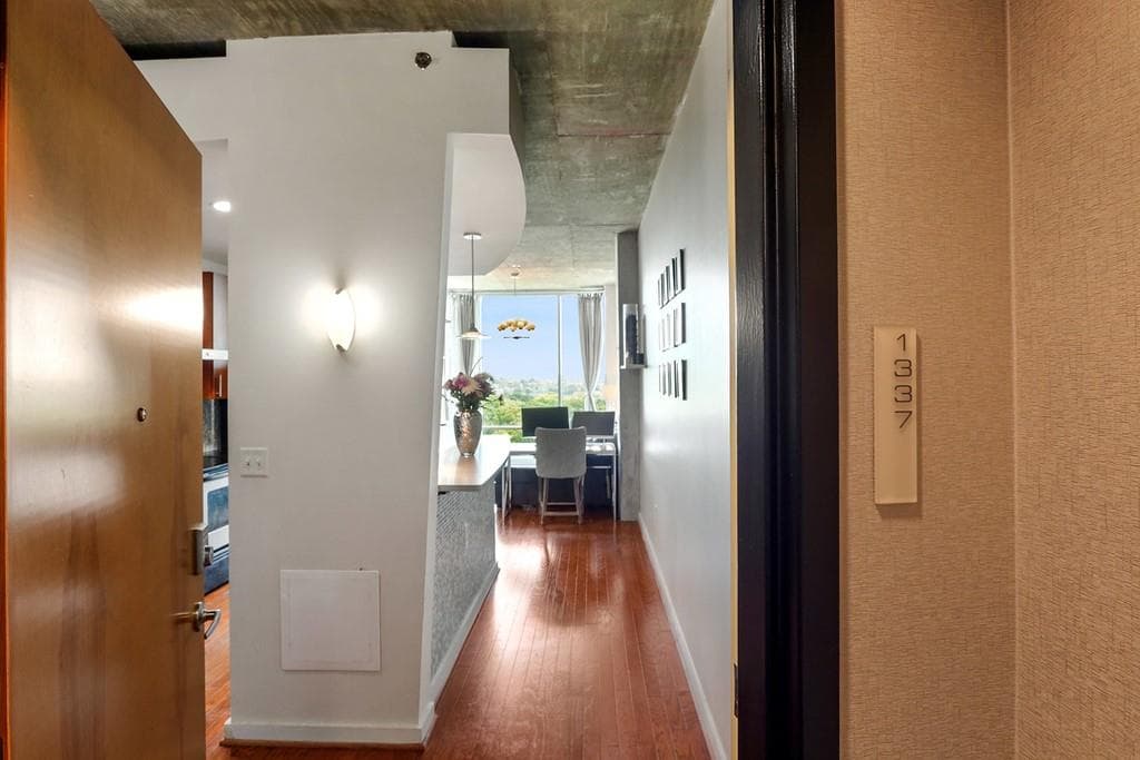 1 bedroom, 1 bathroom, 703 sq ft condominium sold at 923 PEACHTREE Street 1337, Atlanta, GA 30309