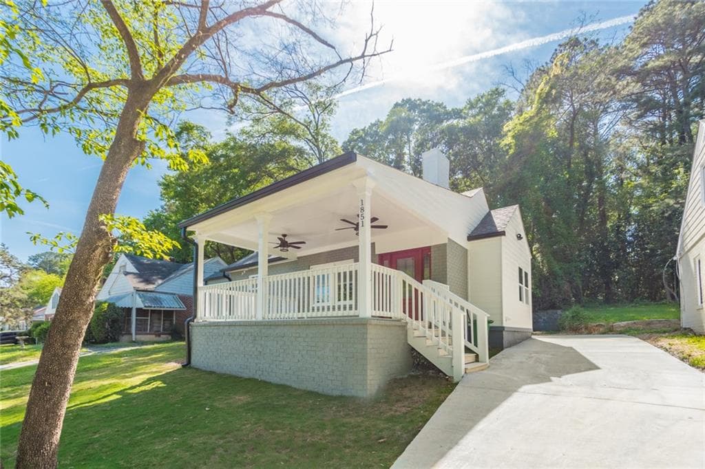 3 bedroom, 3 bathroom, 1,700 sq ft single family residence sold at 1851 S Gordon Street, Atlanta, GA 30310