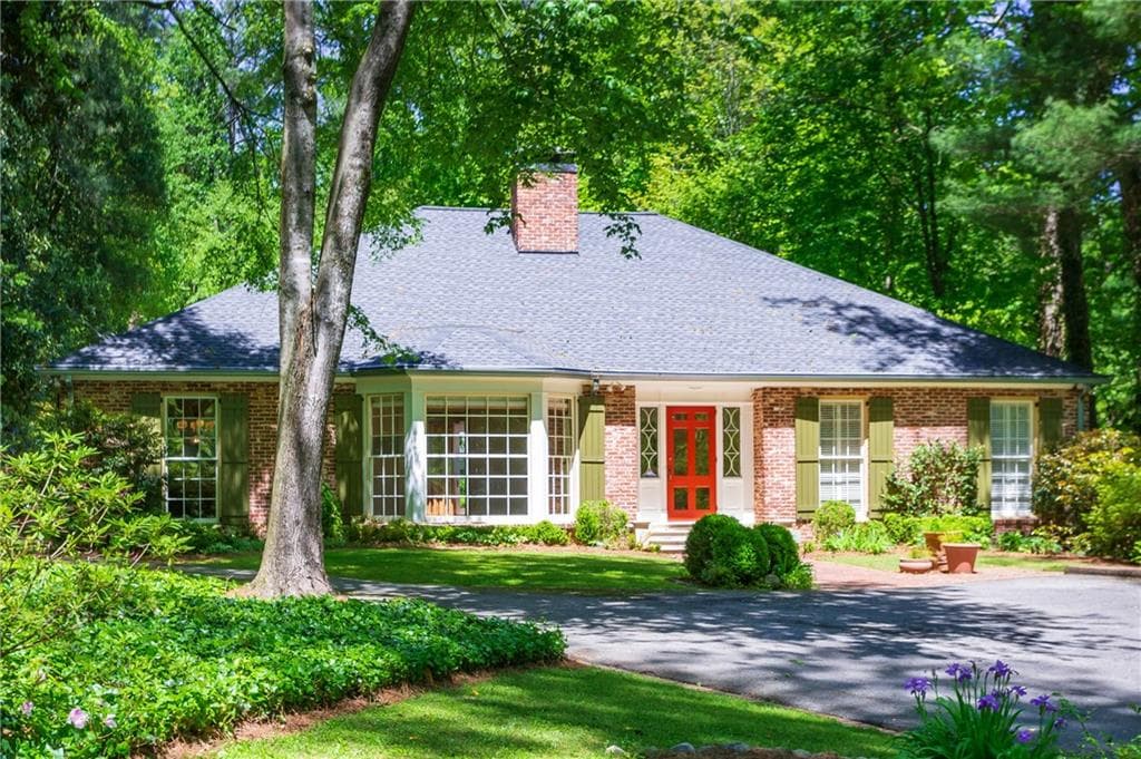 5 bedroom, 5 bathroom, 4,127 sq ft single family residence sold at 1225 Peachtree Battle Avenue, Atlanta, GA 30327
