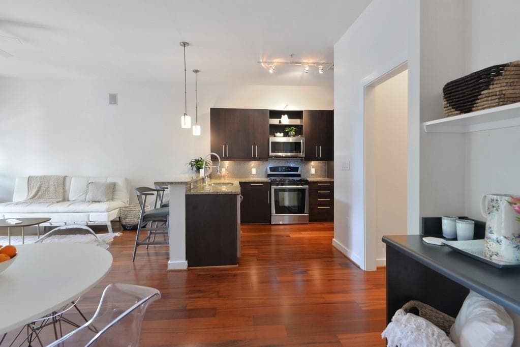 1 bedroom, 1 bathroom, 810 sq ft condominium sold at 870 Inman Village Parkway 424, Atlanta, GA 30307