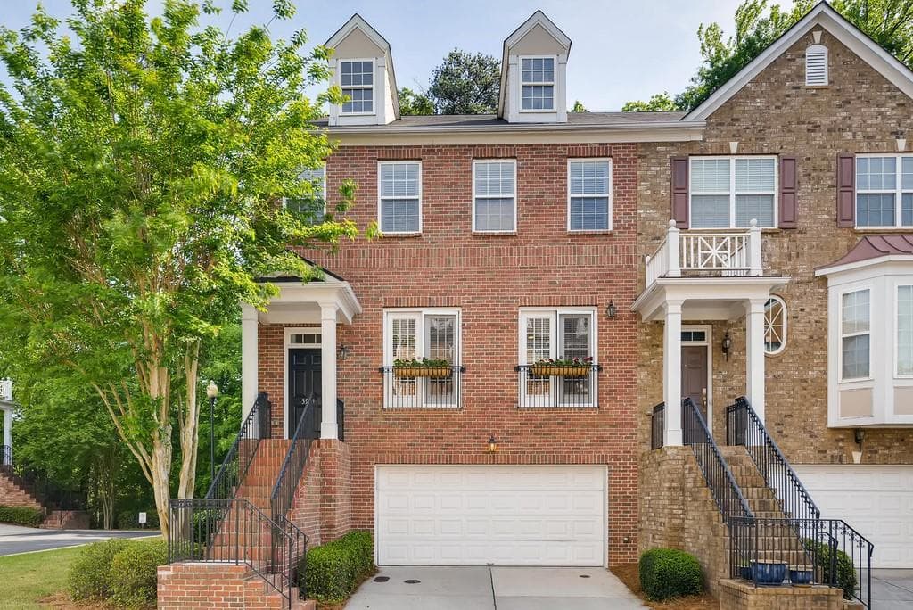 3 bedroom, 4 bathroom, 2,856 sq ft townhouse sold at 3984 OLD ATLANTA STATION Court 8, Atlanta, GA 30339