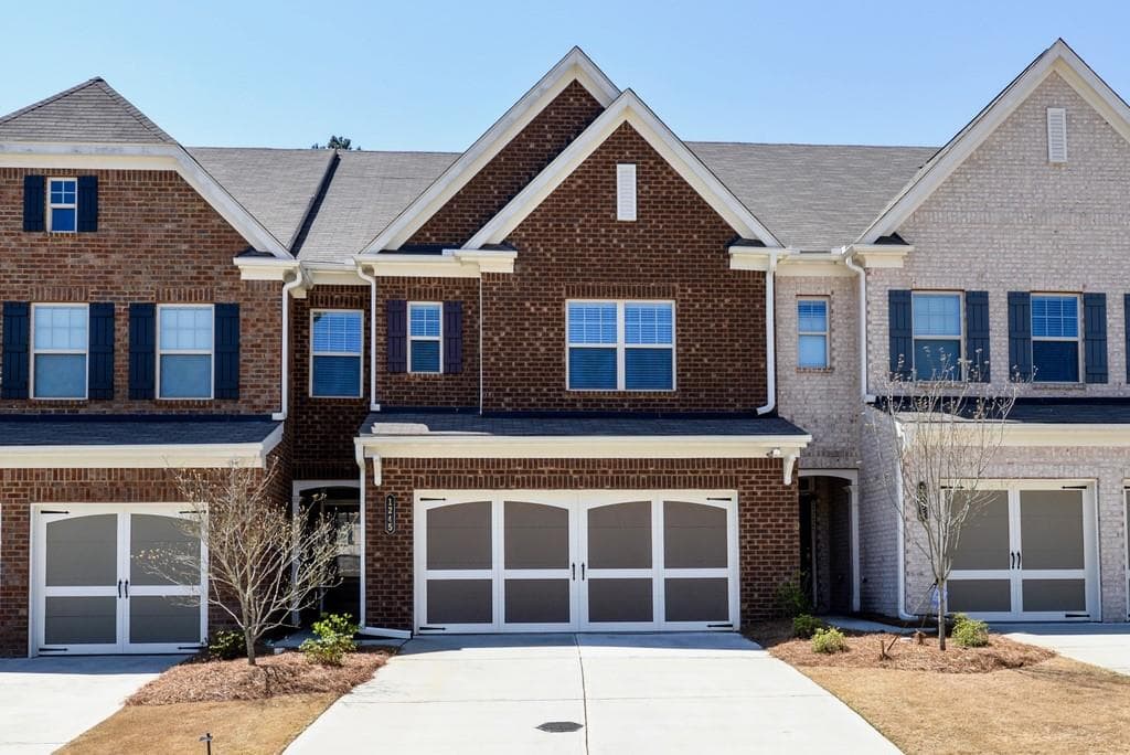 3 bedroom, 3 bathroom, 1,910 sq ft townhouse sold at 1245 Hampton Oaks Drive, Alpharetta, GA 30004