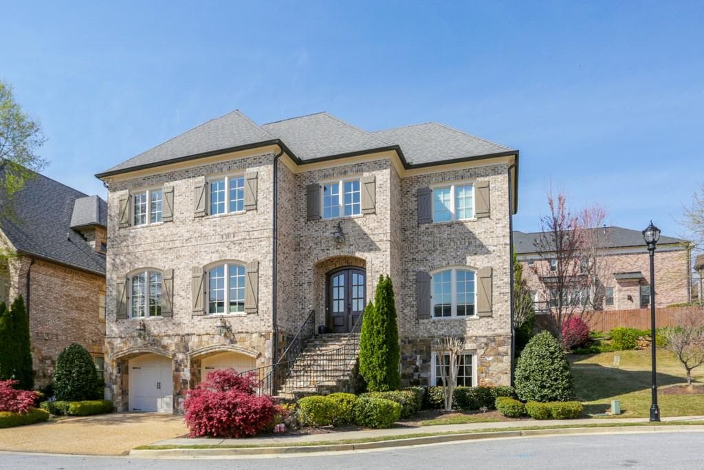 6 bedroom, 7 bathroom, 5,200 sq ft single family residence sold at 1805 Buckhead Lane, Atlanta, GA 30324