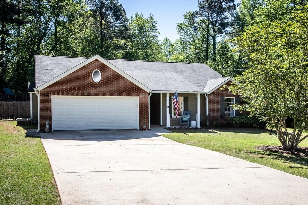3 bedroom, 2 bathroom, 1,722 sq ft single family residence sold at 4003 Baywatch Cove, Acworth, GA 30101