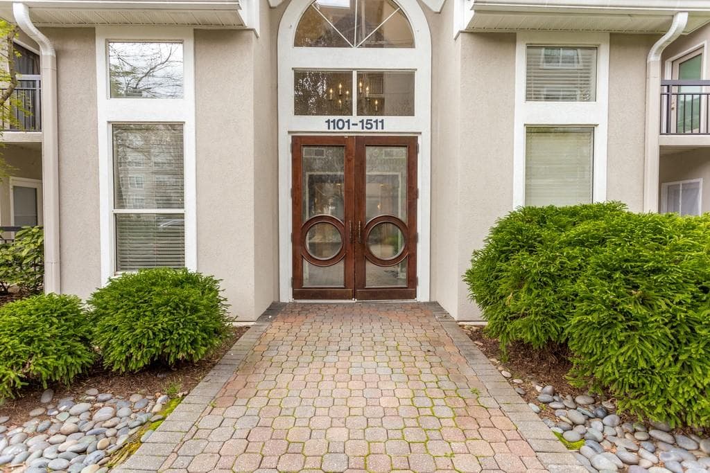 1 bedroom, 1 bathroom, 710 sq ft condominium sold at 1205 River Green Drive 1205, Atlanta, GA 30327