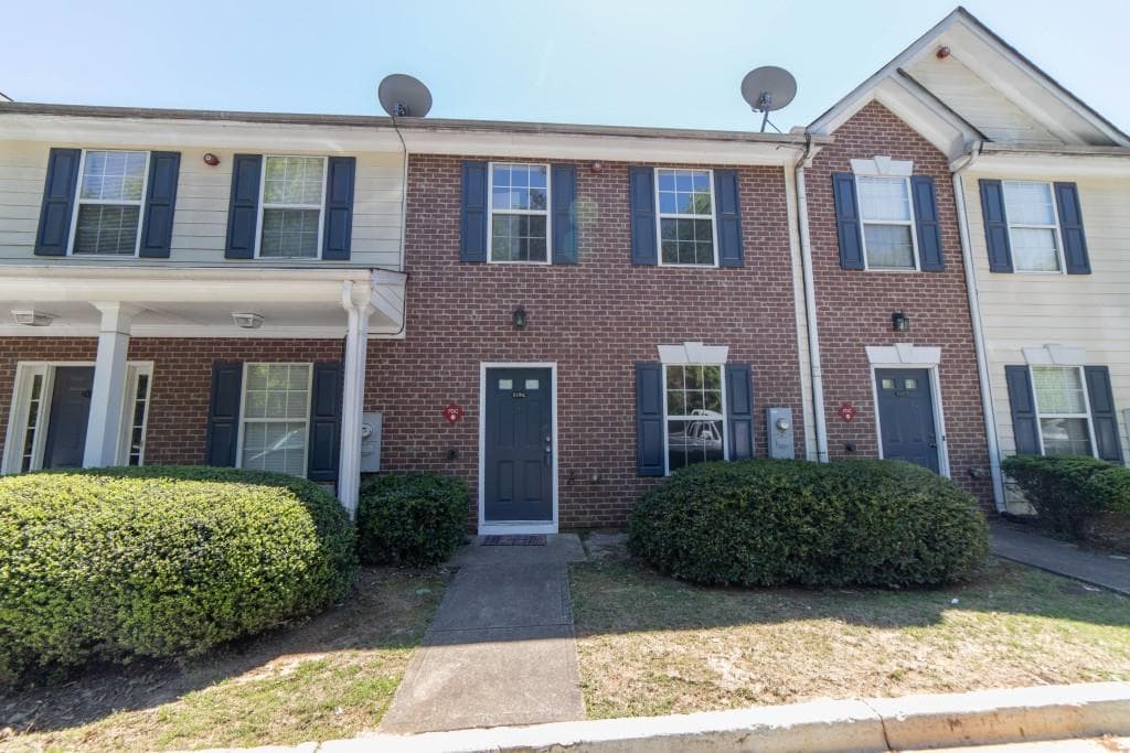 2 bedroom, 3 bathroom, 1,350 sq ft townhouse sold at 3196 Panthers Trace, Decatur, GA 30034