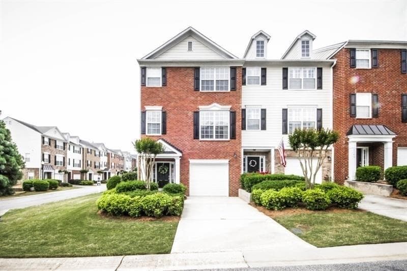 3 bedroom, 3 bathroom, 1,812 sq ft townhouse sold at 3790 Chattahoochee Summit Drive 22, Atlanta, GA 30339