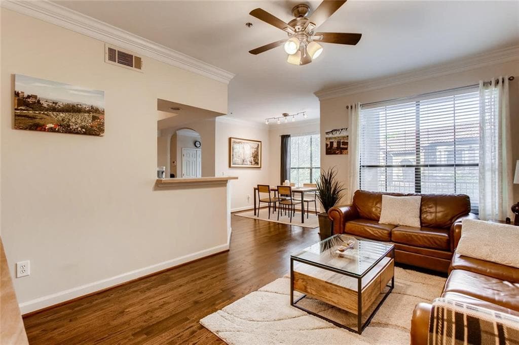 3 bedroom, 2 bathroom, 1,402 sq ft condominium sold at 3777 Peachtree Road 726, Brookhaven, GA 30319
