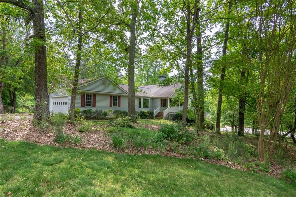 3 bedroom, 3 bathroom, 2,060 sq ft single family residence sold at 3571 Ridgewood Point, Gainesville, GA 30504