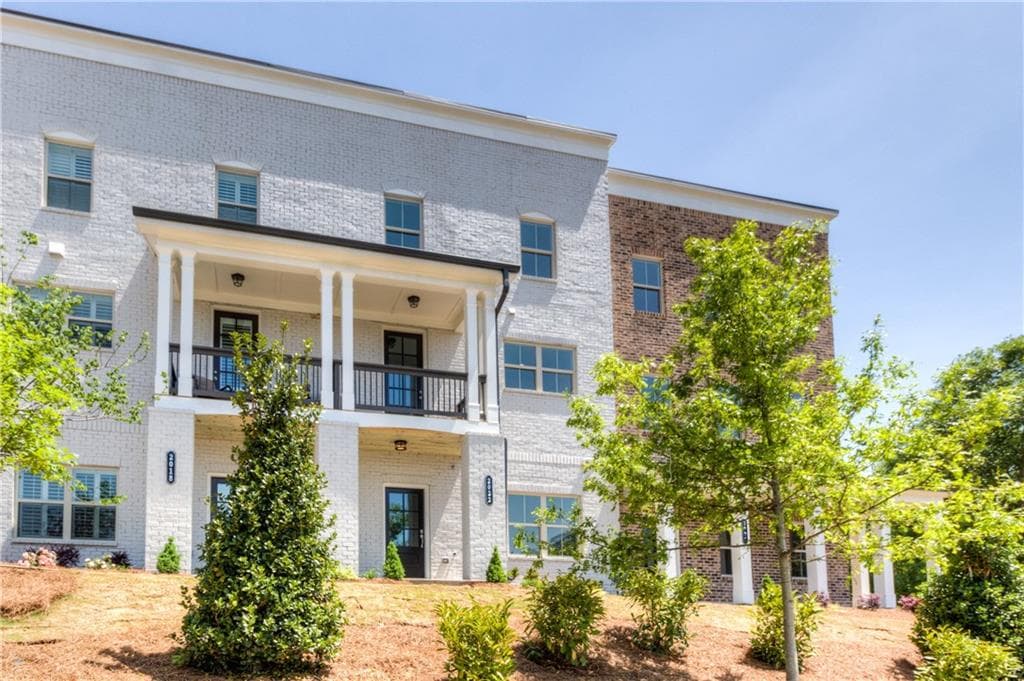 3 bedroom, 4 bathroom, 2,107 sq ft townhouse sold at 2022 Forte Lane, Alpharetta, GA 30009
