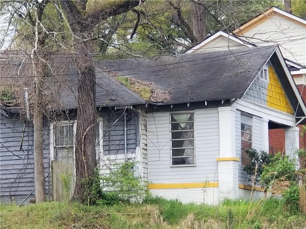 2 bedroom, 2 bathroom, 1,424 sq ft single family residence sold at 1686 Donald Lee Hollowell Parkway, Atlanta, GA 30318