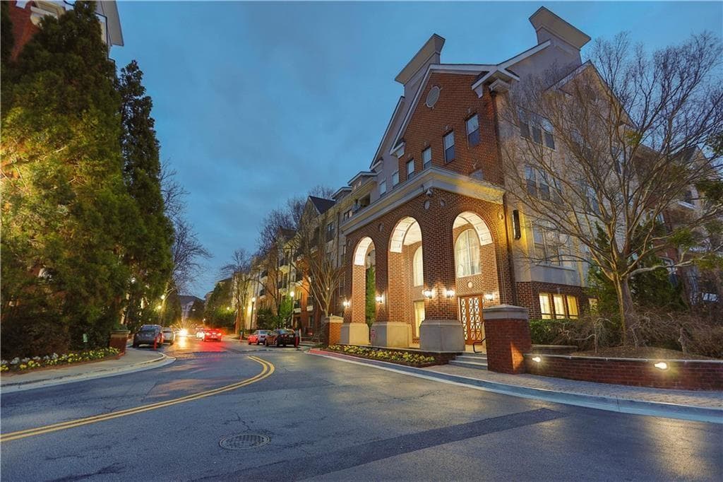 2 bedroom, 2 bathroom, 1,096 sq ft condominium sold at 1850 Cotillion Drive 3424, Atlanta, GA 30338