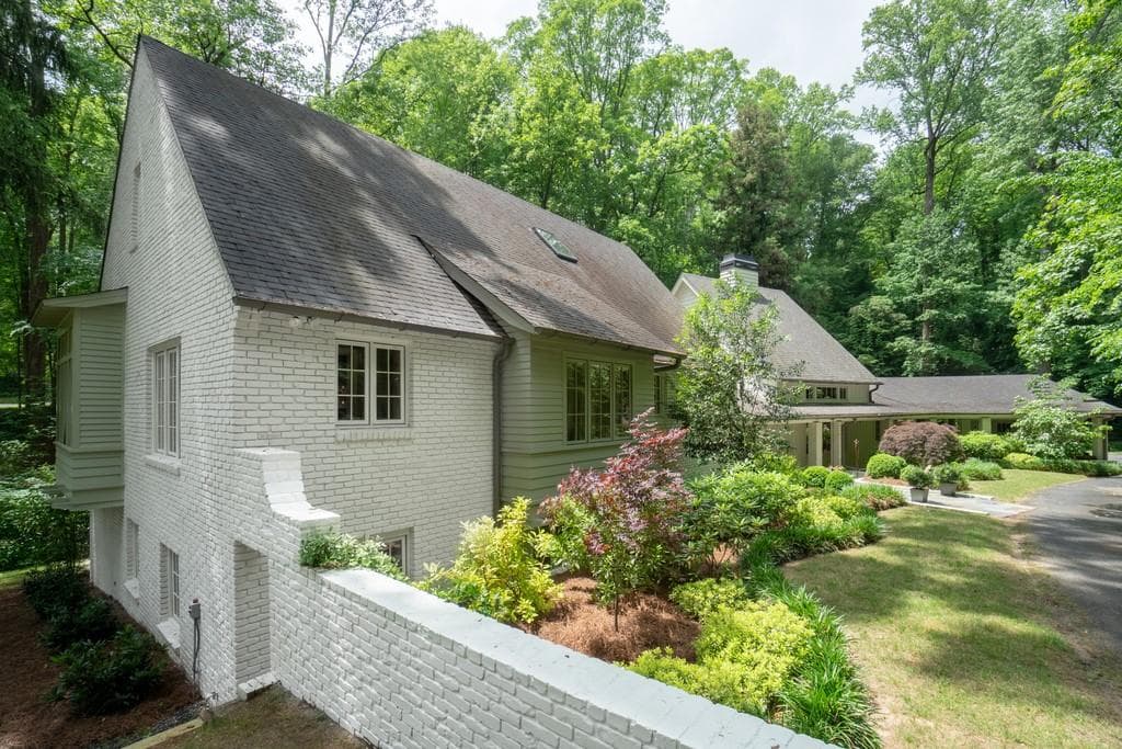 5 bedroom, 5 bathroom, 5,438 sq ft single family residence sold at 695 W CONWAY Drive, Atlanta, GA 30327