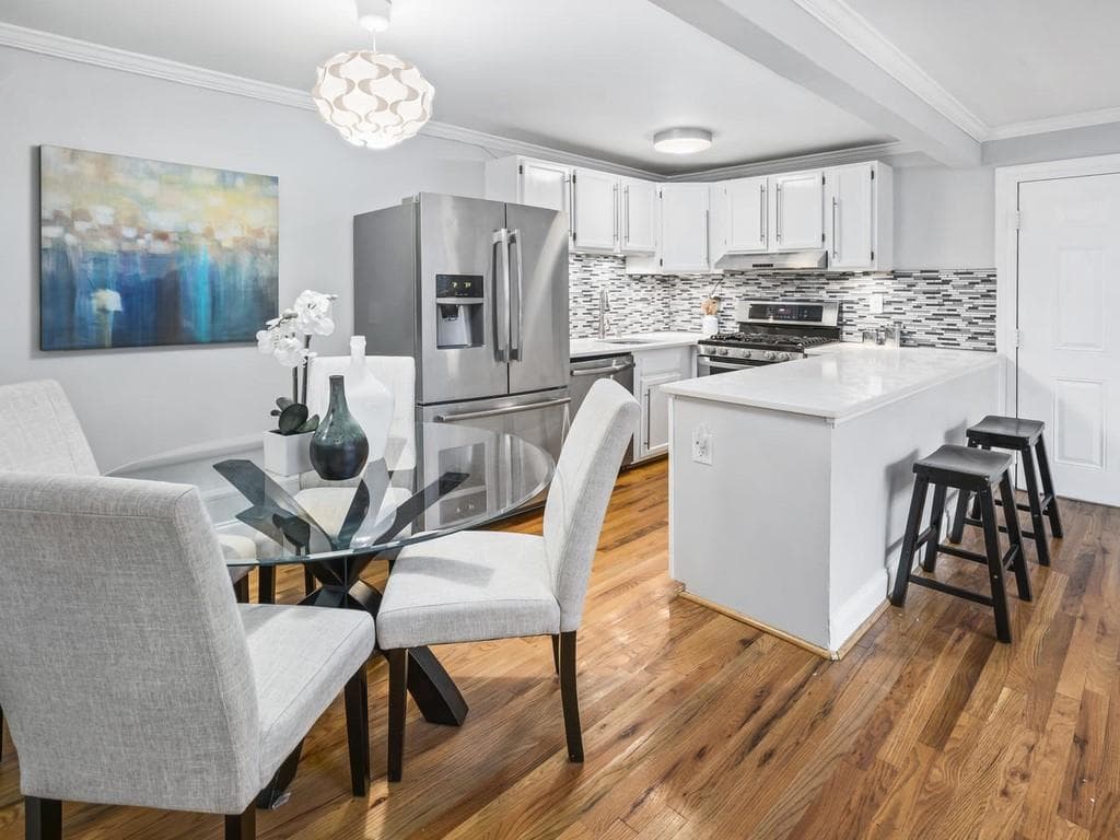 1 bedroom, 1 bathroom, 750 sq ft condominium sold at 870 Glendale Terrace 11, Atlanta, GA 30308