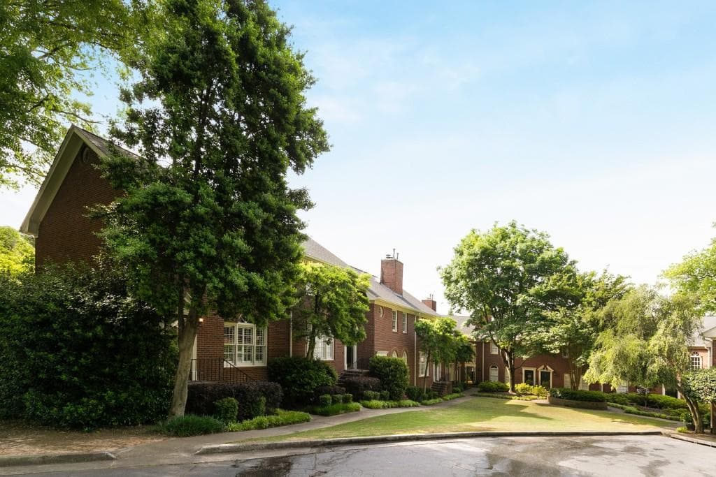 2 bedroom, 3 bathroom, 1,176 sq ft townhouse sold at 12 Honour Avenue 1, Atlanta, GA 30305