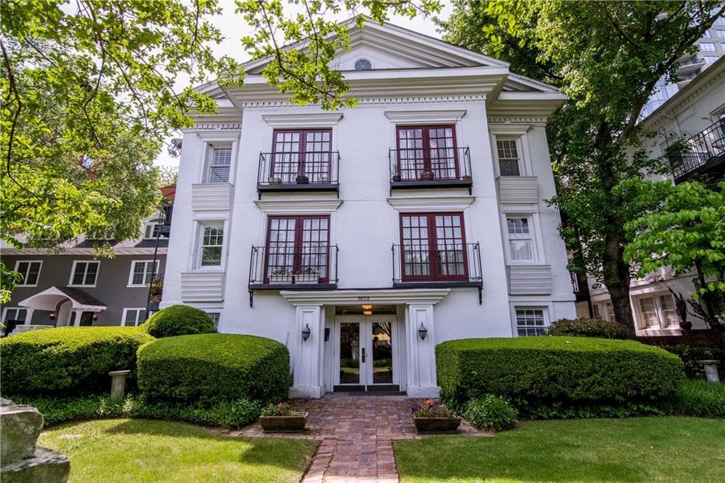 2 bedroom, 2 bathroom, 1,072 sq ft condominium sold at 1072 Piedmont Avenue 202, Atlanta, GA 30309