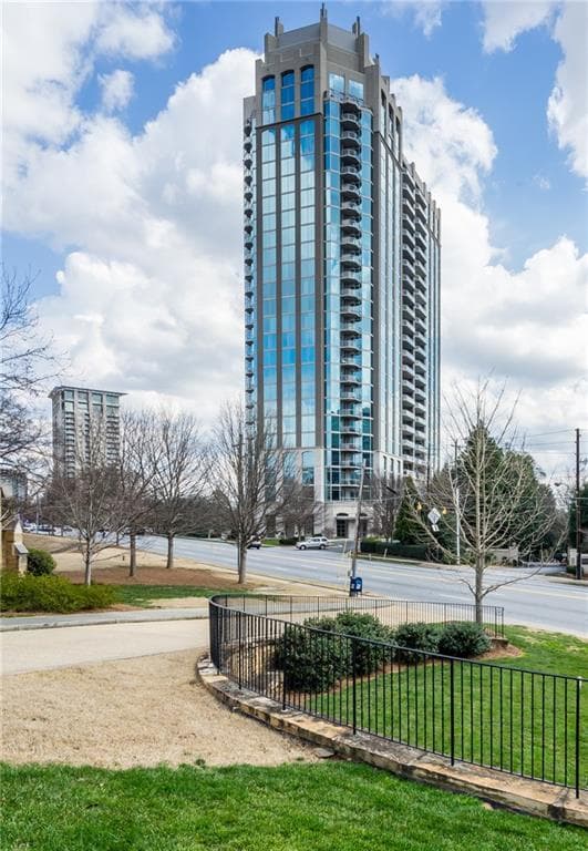 3 bedroom, 4 bathroom, 1,995 sq ft condominium sold at 2795 Peachtree Road 2406, Atlanta, GA 30305