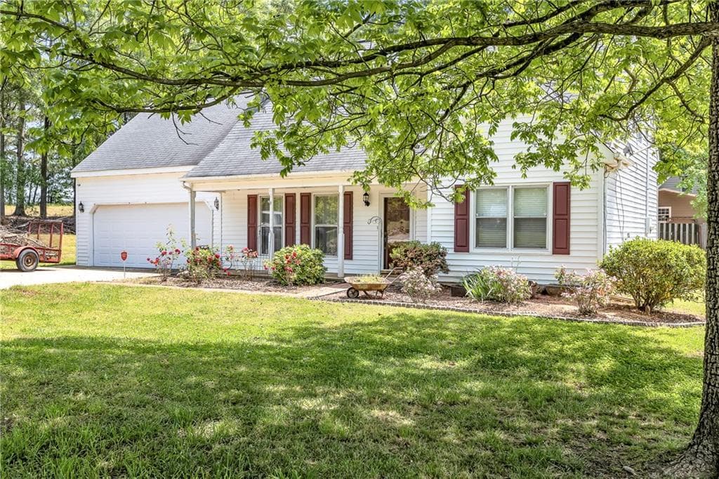 3 bedroom, 2 bathroom single family residence sold at 302 Chimney Trace Drive, Winder, GA 30680