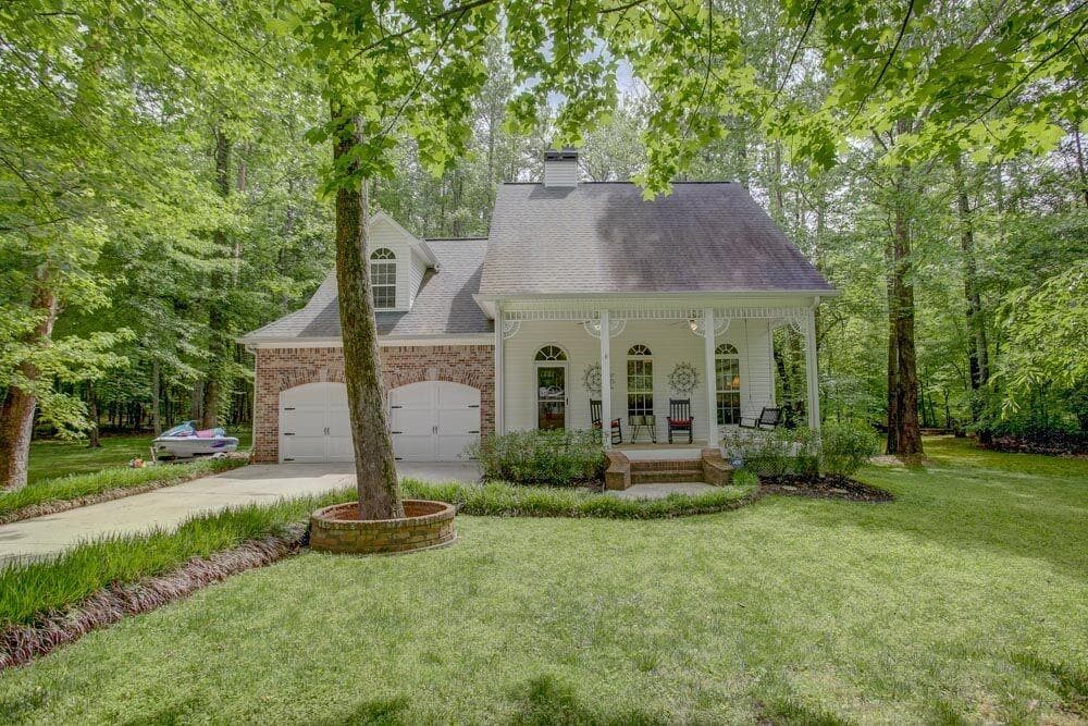 3 bedroom, 3 bathroom, 2,254 sq ft single family residence sold at 2550 Johnston Road, Kennesaw, GA 30152