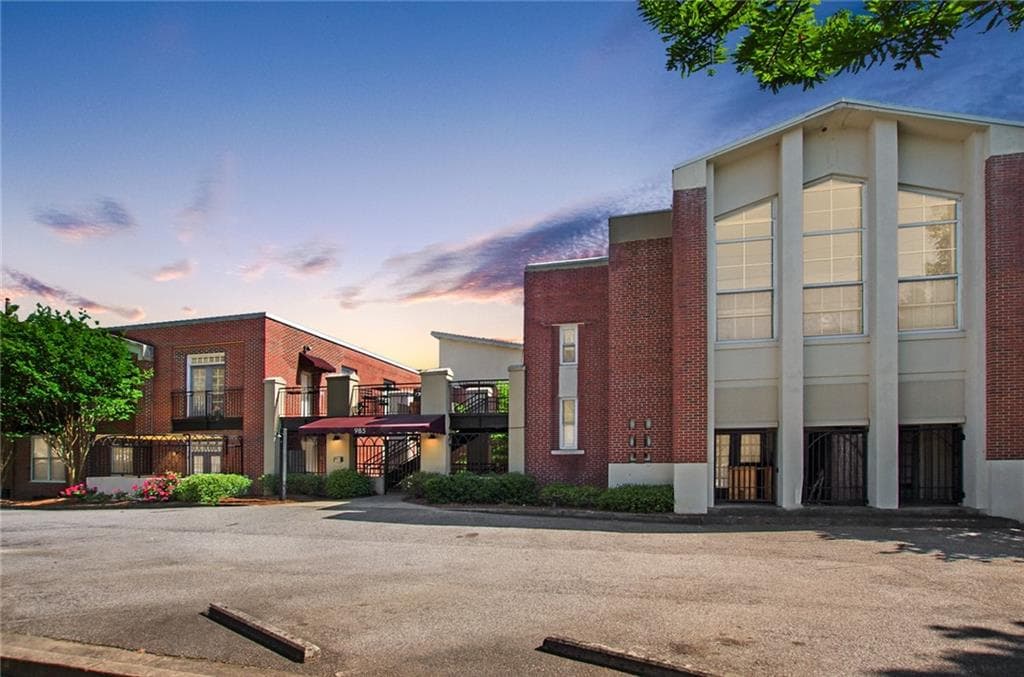 2 bedroom, 2 bathroom, 1,212 sq ft condominium sold at 985 Ponce De Leon Avenue 201, Atlanta, GA 30306