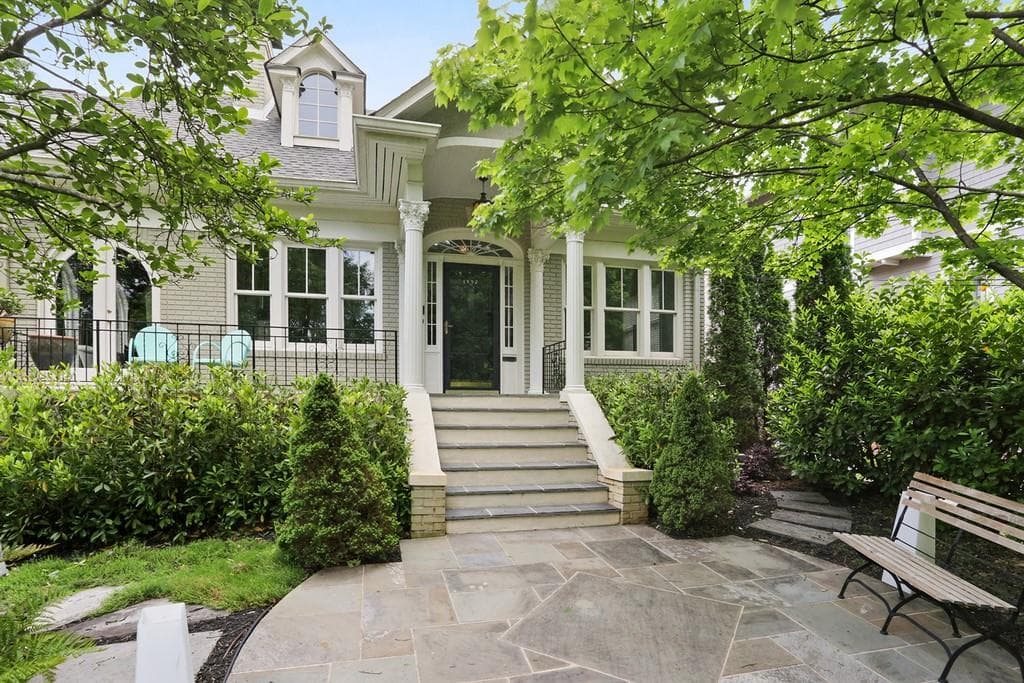 5 bedroom, 4 bathroom, 3,800 sq ft single family residence sold at 1332 Lanier Boulevard, Atlanta, GA 30306