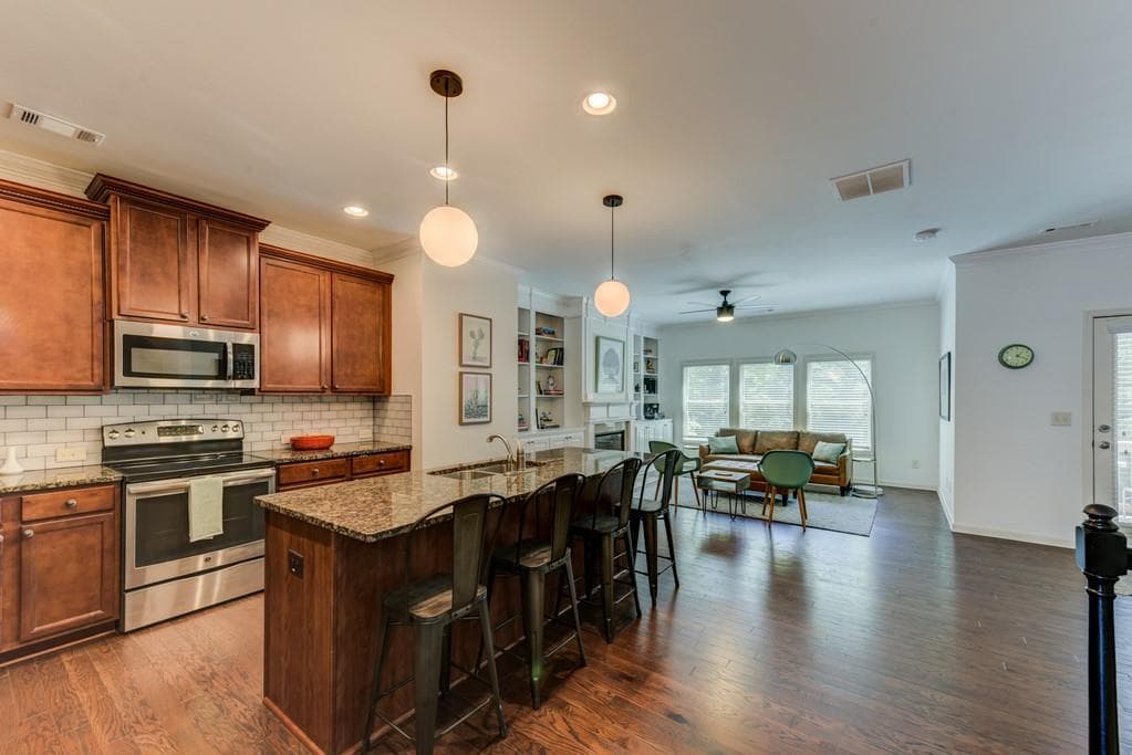 3 bedroom, 4 bathroom, 2,473 sq ft townhouse sold at 3017 ELTHAM Place, Decatur, GA 30033