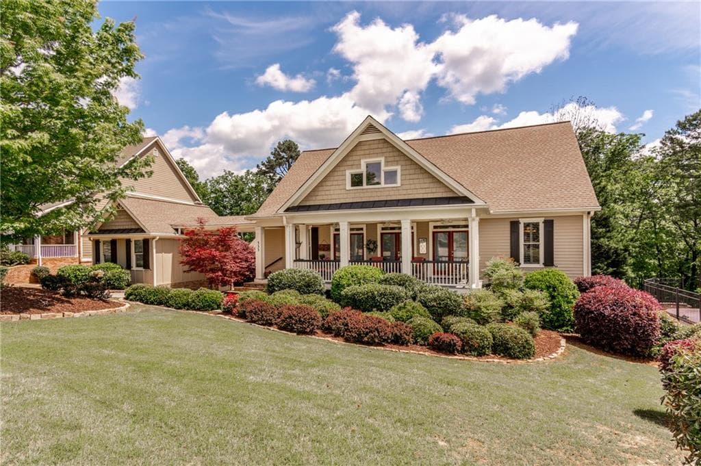 4 bedroom, 3 bathroom, 2,648 sq ft single family residence sold at 533 Crested Hawk Ridge, Canton, GA 30114