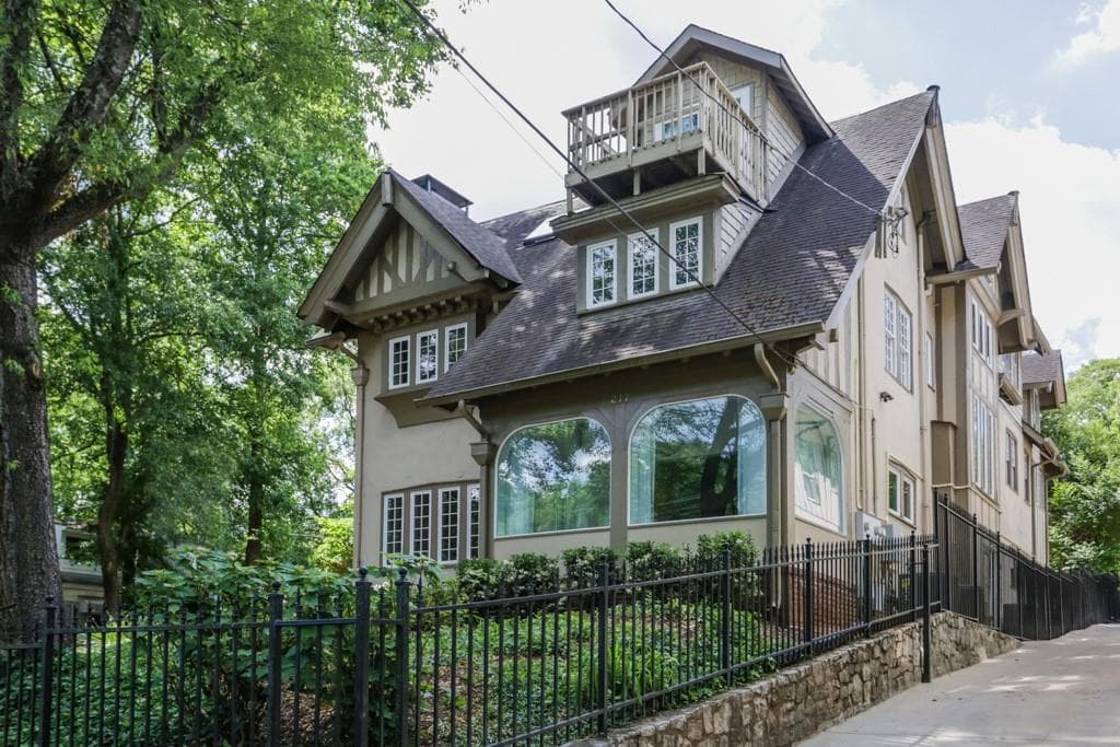 2 bedroom, 2 bathroom, 1,464 sq ft condominium sold at 377 10th Street 7, Atlanta, GA 30309