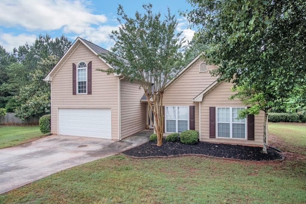 4 bedroom, 2 bathroom, 2,395 sq ft single family residence sold at 2710 Peachtree Parc Lane, Lawrenceville, GA 30043