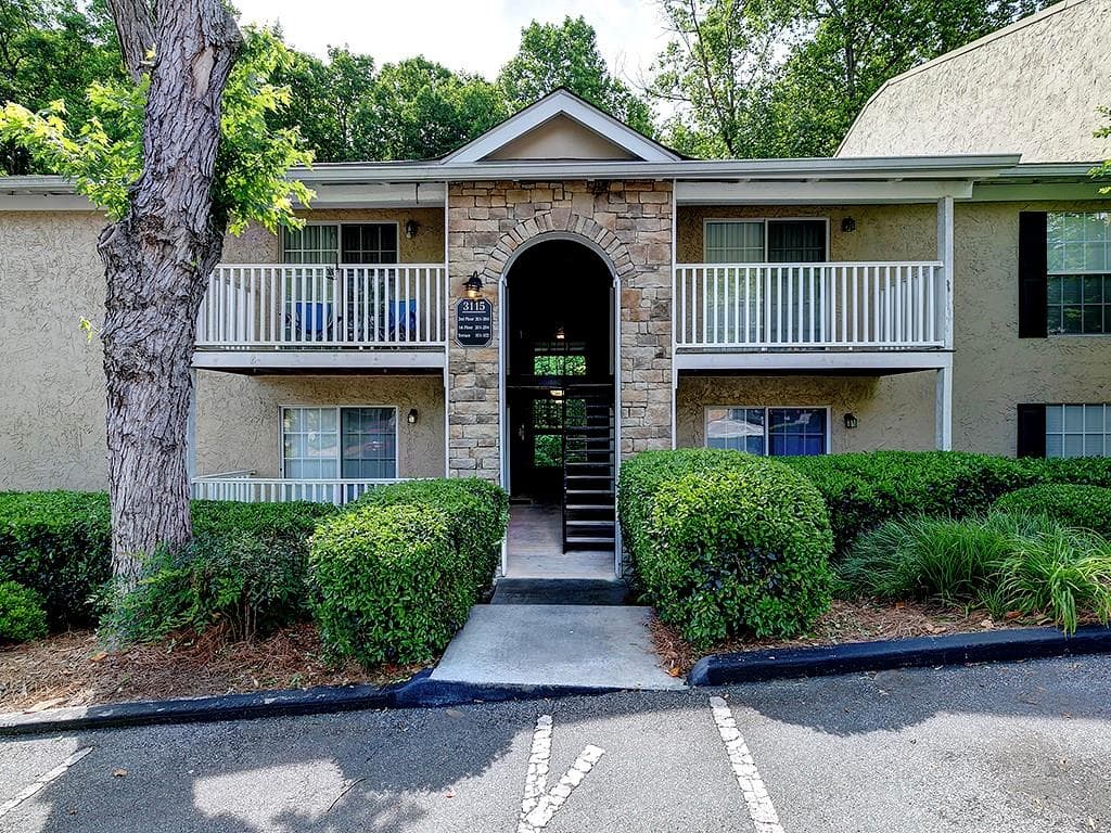2 bedroom, 1 bathroom, 980 sq ft condominium sold at 3115 Seven Pines Court 201, Atlanta, GA 30339