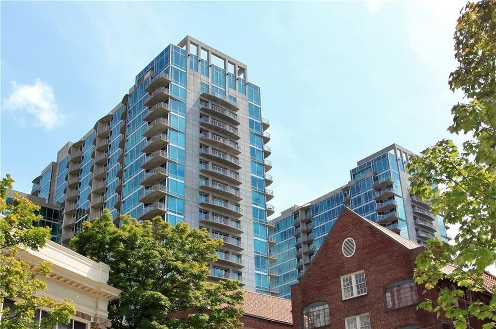 2 bedroom, 1 bathroom, 926 sq ft condominium sold at 943 Peachtree Street 1701, Atlanta, GA 30309