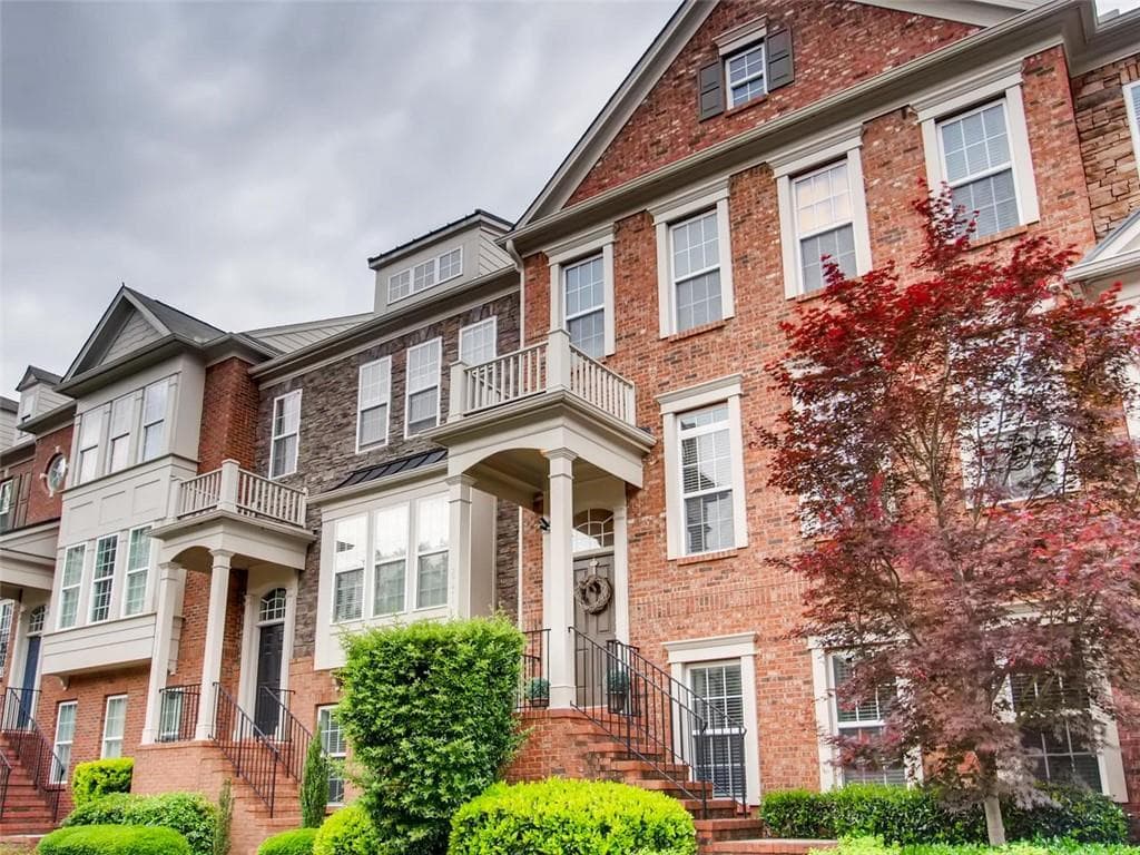 3 bedroom, 4 bathroom, 2,328 sq ft townhouse sold at 2771 Loftview Square 8, Atlanta, GA 30339
