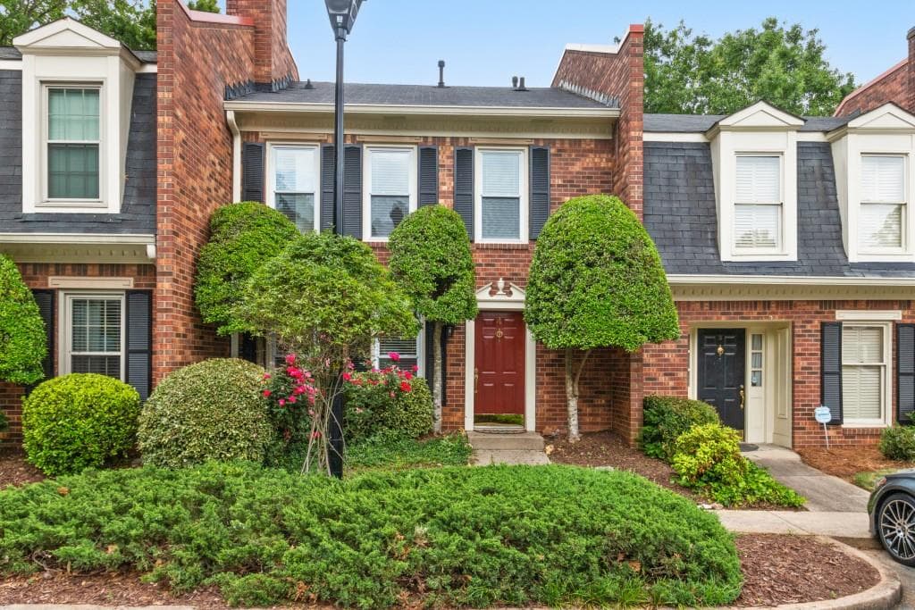 2 bedroom, 3 bathroom, 1,080 sq ft townhouse sold at 4 Stratford Hall Place, Atlanta, GA 30342