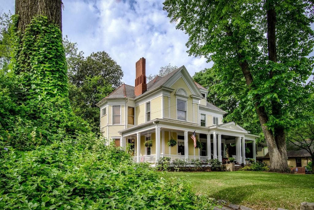 4 bedroom, 4 bathroom, 4,300 sq ft single family residence sold at 1131 AUSTIN Avenue, Atlanta, GA 30307