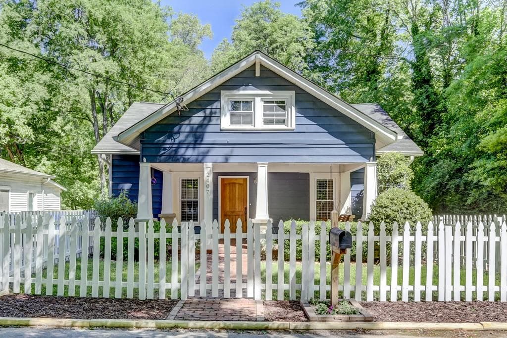 3 bedroom, 2 bathroom, 1,319 sq ft single family residence sold at 2407 CLAUDE Street, Atlanta, GA 30318