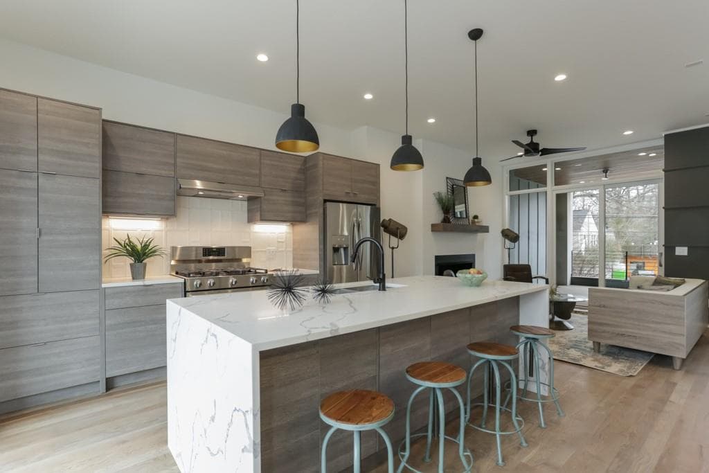 3 bedroom, 4 bathroom, 1,978 sq ft townhouse sold at 713 Moreland Avenue 2, Atlanta, GA 30316