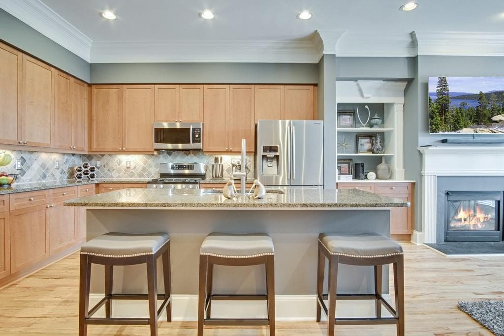 3 bedroom, 4 bathroom, 2,099 sq ft condominium sold at 2390 Crescent Park Court, Atlanta, GA 30339