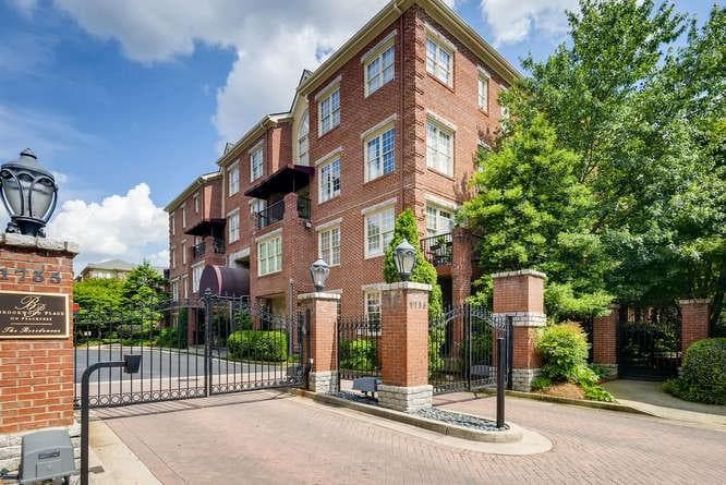3 bedroom, 3 bathroom, 2,386 sq ft condominium sold at 1735 Peachtree Street 329, Atlanta, GA 30309