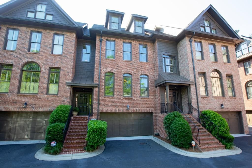 3 bedroom, 4 bathroom, 2,218 sq ft townhouse sold at 4222 Rickenbacker Drive 17, Atlanta, GA 30342